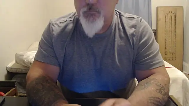 Newfiesausage1972 online show from September 8, 2:49 pm