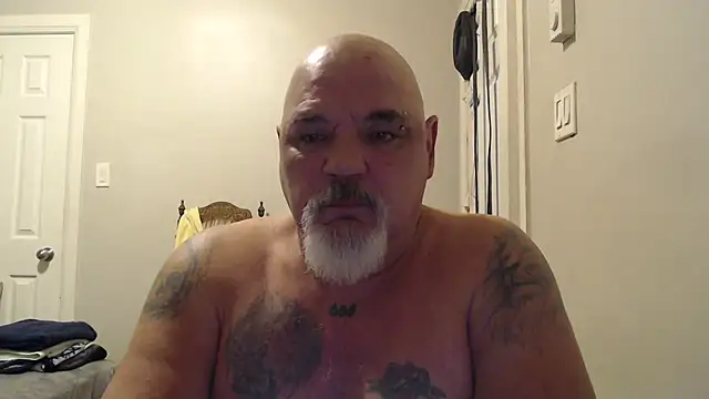 Newfiesausage1972 online show from February 6, 10:04 am