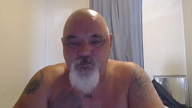 Newfiesausage1972 online show from October 14, 6:04 pm