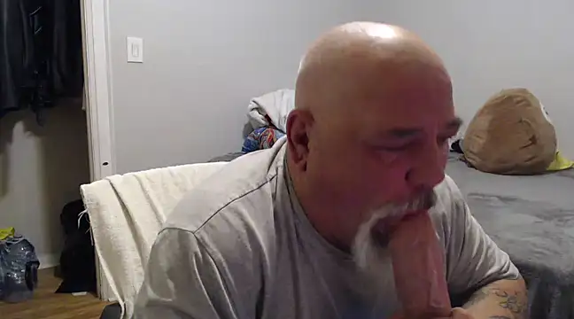 Newfiesausage1972 online show from December 2, 11:21 am