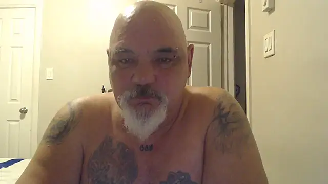 Newfiesausage1972 online show from March 16, 11:36 pm