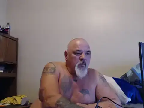 Newfiesausage1972 online show from December 13, 1:44 pm