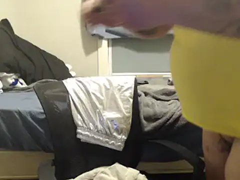 Newfiesausage1972 online show from December 10, 11:00 pm