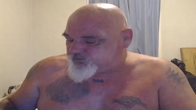 Newfiesausage1972 online show from October 7, 7:51 pm