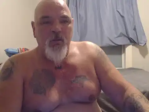 Newfiesausage1972 online show from December 26, 9:33 am