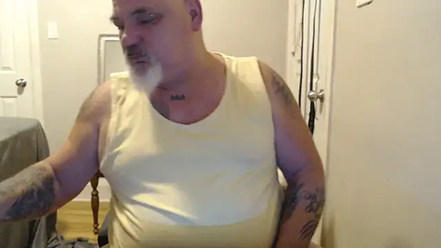 Newfiesausage1972 online show from January 16, 8:25 pm