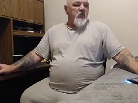 Newfiesausage1972 online show from December 14, 11:50 am