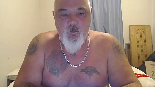 Newfiesausage1972 online show from September 26, 4:37 pm