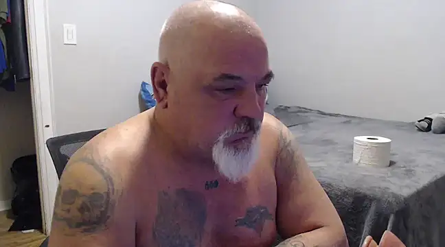 Newfiesausage1972 online show from December 5, 9:50 pm