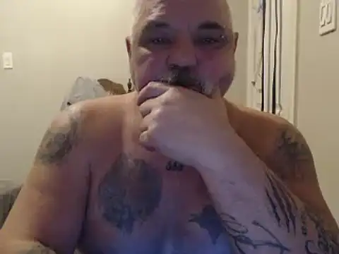 Newfiesausage1972 online show from February 4, 1:27 pm