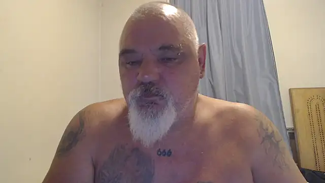 Newfiesausage1972 online show from September 23, 2:05 pm