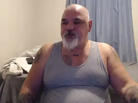 Newfiesausage1972 online show from January 14, 12:24 pm