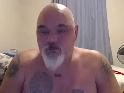 Newfiesausage1972 online show from January 7, 9:25 pm