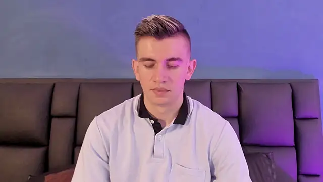 MikaelSlow online show from February 20, 3:47 am