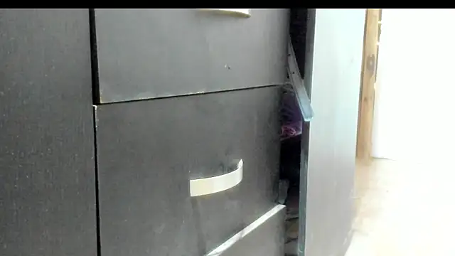 lauren-mark online show from April 11, 1:58 pm