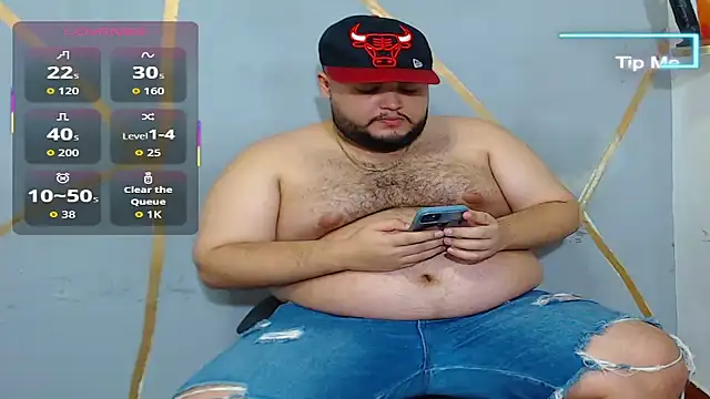 Snapshot of damian_chubby chatting on October 2, 4:27 am damian chubby online show from October 2, 4:27 am