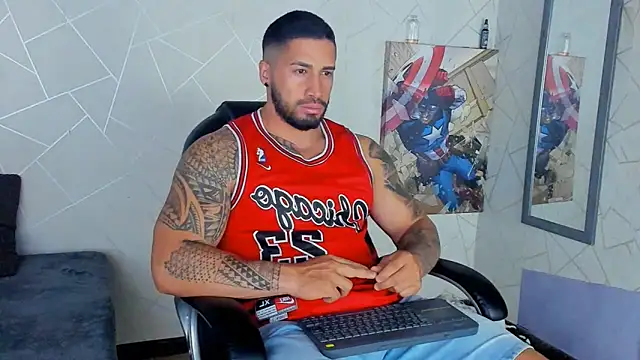 Snapshot of Cristian_Walker chatting on January 28, 12:32 pm Cristian Walker online show from January 28, 12:32 pm