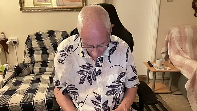 cutaboverest online show from November 8, 4:43 pm