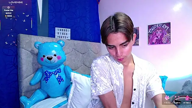 Snapshot of OwenBluee chatting on March 15, 1:29 pm OwenBluee online show from March 15, 1:29 pm