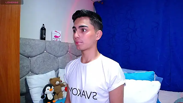 Snapshot of OwenBluee chatting on September 14, 2:13 am OwenBluee online show from September 14, 2:13 am