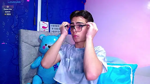 Snapshot of OwenBluee chatting on January 25, 6:34 am OwenBluee online show from January 25, 6:34 am