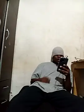 Snapshot of Uncletee112 chatting on October 4, 8:46 pm Uncletee112 online show from October 4, 8:46 pm