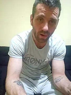 Snapshot of Aian09 chatting on December 10, 1:07 am Aian09 online show from December 10, 1:07 am