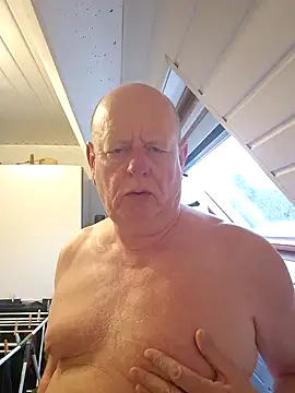 andrejoyfull64 online show from February 4, 3:57 pm