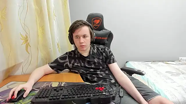 iliaskrislove online show from April 15, 9:37 pm