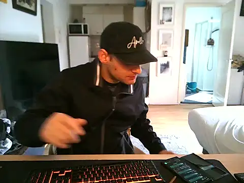 mihaimichael online show from April 13, 3:23 pm