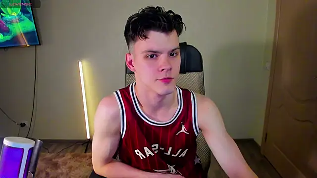 Aiden Sensual online show from October 7, 8:35 pm