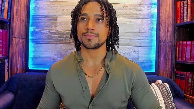 Snapshot of MikeEstevess chatting on February 16, 2:33 am MikeEstevess online show from February 16, 2:33 am