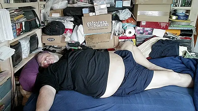 hadeszeuss2 online show from April 12, 1:56 pm