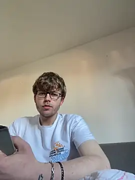 jungxSHxboy online show from April 11, 6:31 am