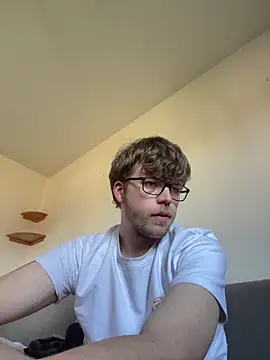 jungxSHxboy online show from April 11, 7:45 am