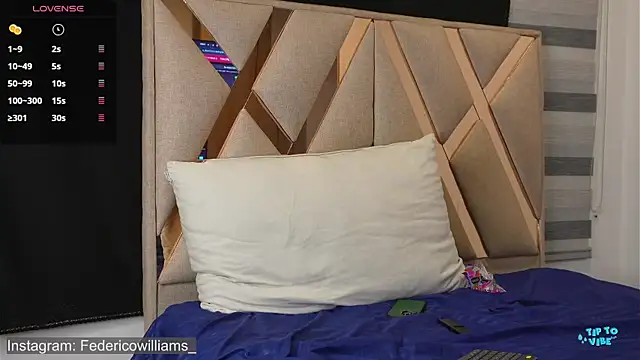 Derek w online show from October 31, 4:58 am