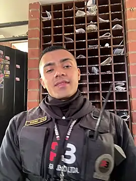 Snapshot of Stiven-Bell chatting on January 24, 1:25 pm Stiven-Bell online show from January 24, 1:25 pm