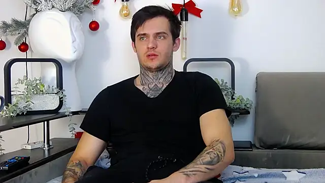 CarterCole online show from December 26, 7:35 am