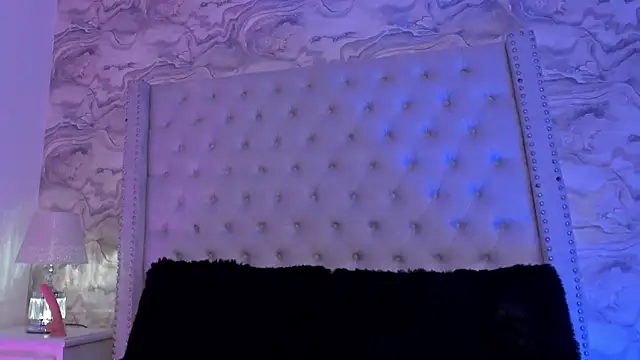 Snapshot of Kev_jenner chatting on December 7, 5:04 am Kev jenner online show from December 7, 5:04 am