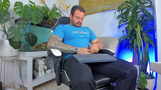 Johnnygrayson1 online show from April 9, 11:33 pm