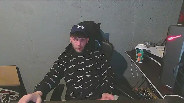 Snapshot of Superoz77 chatting on December 27, 8:28 pm Superoz77 online show from December 27, 8:28 pm