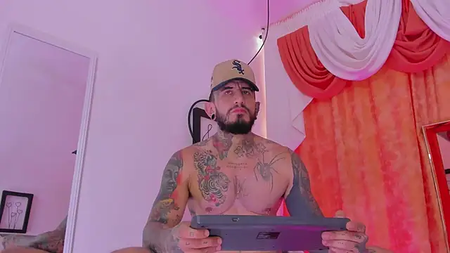 dilan scootk  online show from March 3, 7:32 pm