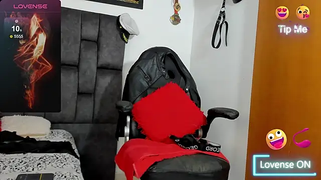 MattRodriguez9 online show from May 26, 4:47 pm