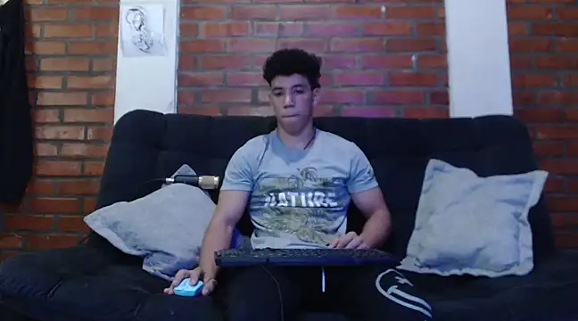 Snapshot of ethan_noir chatting on January 22, 9:22 pm ethan noir online show from January 22, 9:22 pm