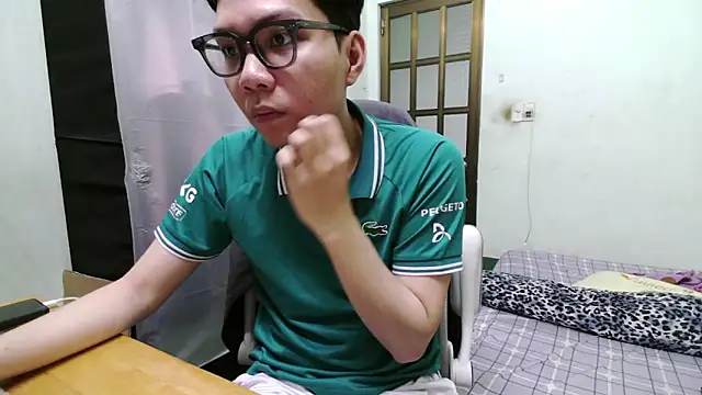 MinhKhanhLive online show from February 6, 7:56 am