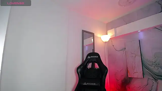 Steev Novoa online show from April 8, 2:45 am