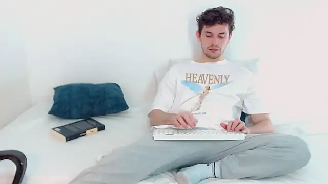 Elio555 online show from December 13, 11:28 pm