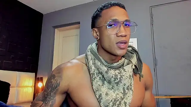 Logan Varela online show from December 31, 10:23 pm