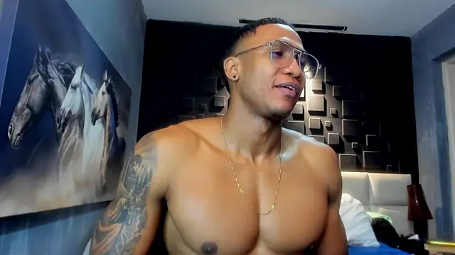 Logan Varela online show from December 24, 10:33 am