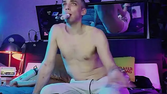 Funsizedshenanigans online show from March 5, 11:06 am